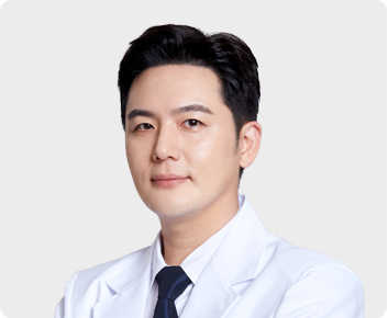 Dr. Yoo Young-Moon - Rhinoplasty Specialist | 10+ Years Focus specialist at VIBE Plastic Surgery Seoul Korea