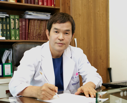 Dr. Jung Yeong-Chun - Plastic Surgery Specialist specialist at HERSHE Plastic Surgery Seoul Korea