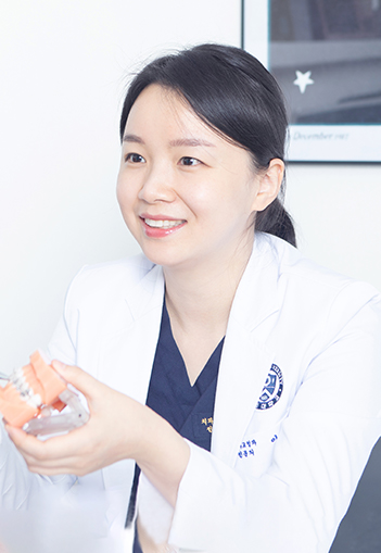 Dr. Lee Yun-jung - Orthodontics specialist at DangsanOne Dental Clinic Seoul Korea