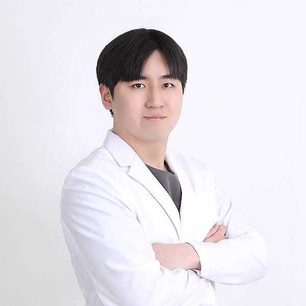 Dr. Lee Gun-hee - Aesthetic Medicine specialist at Cléor Clinic Hongdae Seoul Korea
